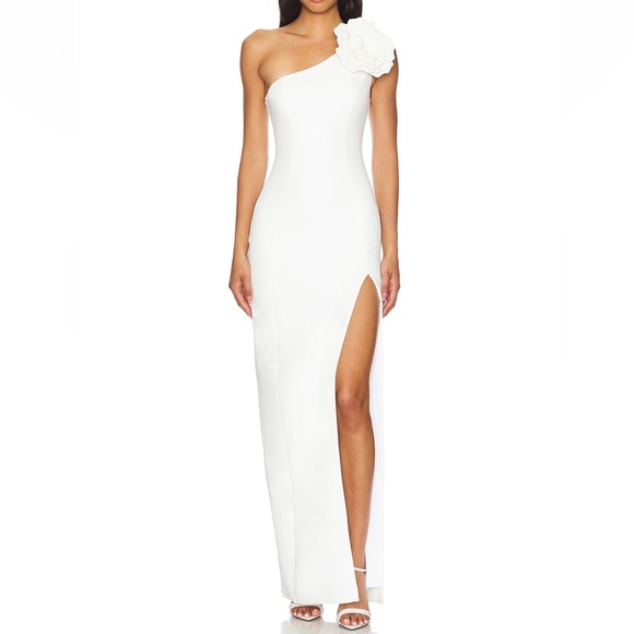 Petra Gown in White - Picture 1 of 3